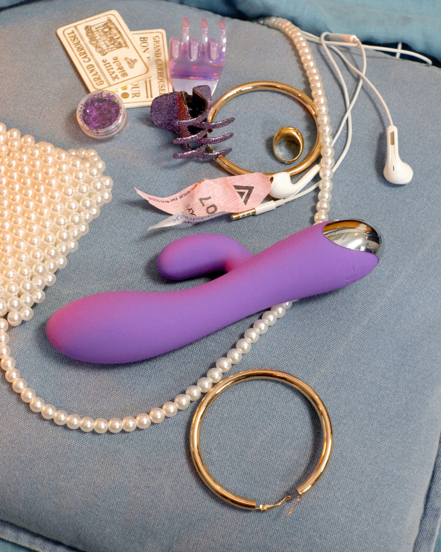 SKYN Vibes sex toy with jewels around